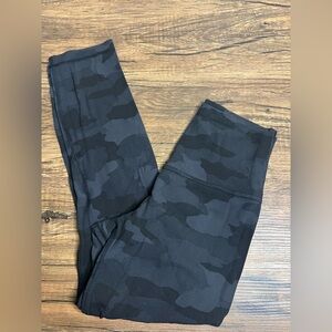 Lululemon Align Crop 21” Black Grey Camo Leggings Size 4 READ